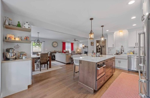 Barrington Casa | Luxury Stay – Chef’s Kitchen & Entertainment Space