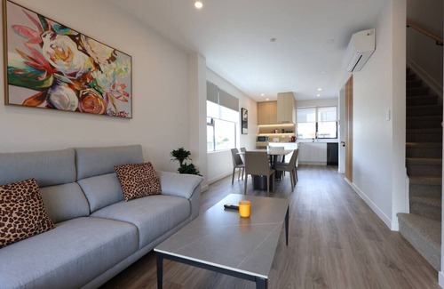 Takapuna Casa | Luxury Stay in Central Takapuna