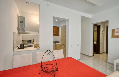 Ghajnsielem Apartamento | Luxury Stay with Courtyard BBQ and Huge Pool