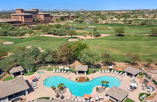Kierland Apartamento | Luxury Stay with Workspace & Private Pool N268