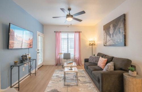 Kierland Apartamento | Luxury Stay with Workspace & Private Pool N268