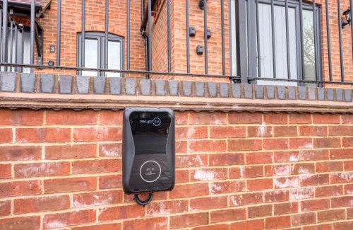 Priors Marston Apartamento | Luxury Stockton Studio Rooms, Free WiFi & Parking