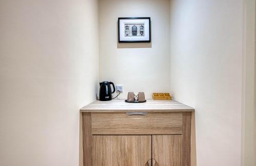 Priors Marston Apartamento | Luxury Stockton Studio Rooms, Free WiFi & Parking