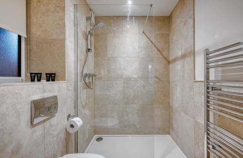 Priors Marston Apartamento | Luxury Stockton Studio Rooms, Free WiFi & Parking