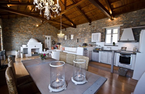 Xanthi Region Villa | Lujosa villa de piedra con piscina y espectaculares vistas al mar.