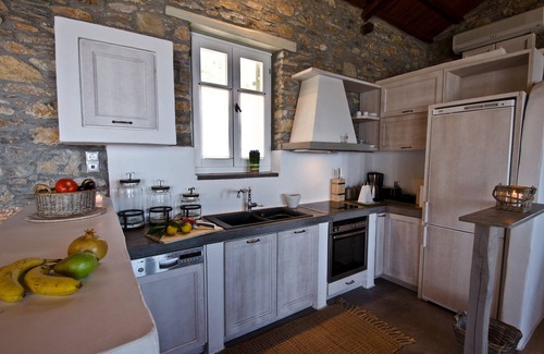 Xanthi Region Villa | Lujosa villa de piedra con piscina y espectaculares vistas al mar.