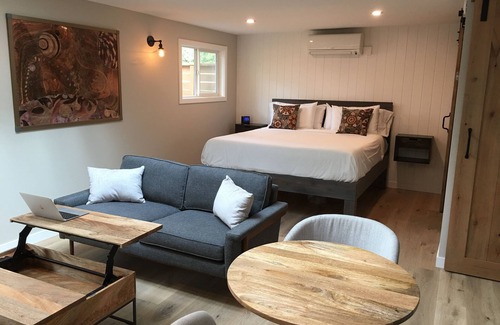 Amazon Apartamento | Estudio de lujo a 3 cuadras de UofO, cama King