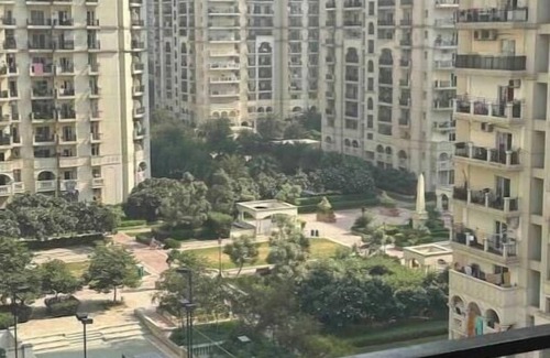 New Delhi Apartamento | Luxury Studio Apt in Dlf Capital Greens West Delhi