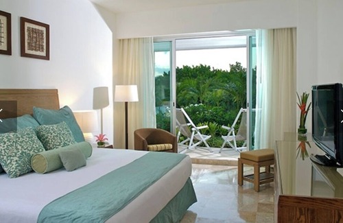 Downtown Cancun Complejo | Luxury studio- golf resort on the beach! NEW Cirque du Soleil entertainment!!