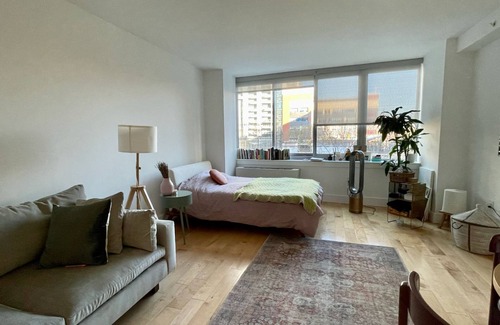 Queens Apartamento | Luxury Studio with Pool and Gym