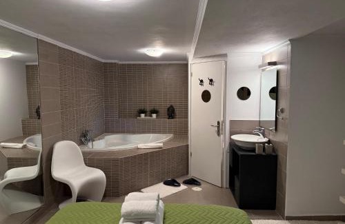 Kastellocampos Apartamento | Luxury StudioArchit 7 & jacuzzi suite