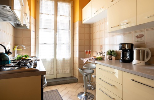 Duomo Apartamento | - Lujo - Impresionante vista al Duomo - Apartamento 1033 Sq. Ft, Ascensor Accesible.