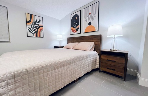 Winter Haven Casa | Luxury Style home w/ fire pit near LakeHoward 20min to LEGOLAND! Pet-Friendly