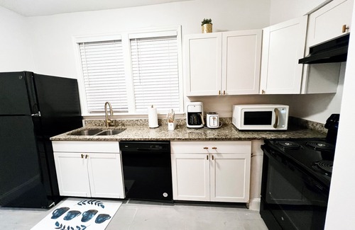 Winter Haven Casa | Luxury Style home w/ fire pit near LakeHoward 20min to LEGOLAND! Pet-Friendly