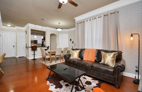 Washington Ave./ Memorial Park Apartamento | Luxury Suite | 2 Pools | Gym | Spa