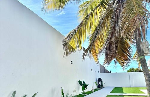 Palm Beach Apartamento | Copy of Copy of Luxury suite 8 min walk to Palm Beach and Marriott