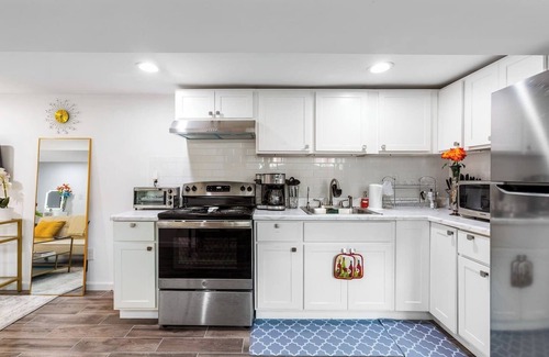 Central Business District Condominio | Luxury Suite by Prudential Ctr & 7min to EWR Airpt