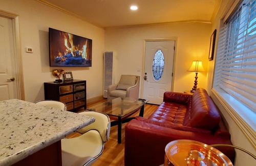 Seaside Casa | Luxury Suite for Two, just minutes to Carmel.