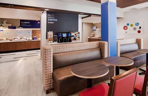 Roseville Casa | Luxury Suite for Work & Leisure Stays! W/ WiFi!