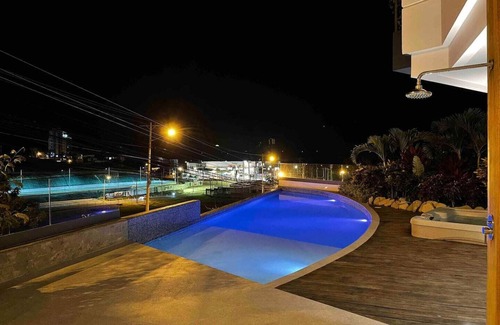 Manta Apartamento | Luxury Suite in Manta * Piscina, Jacuzzi*