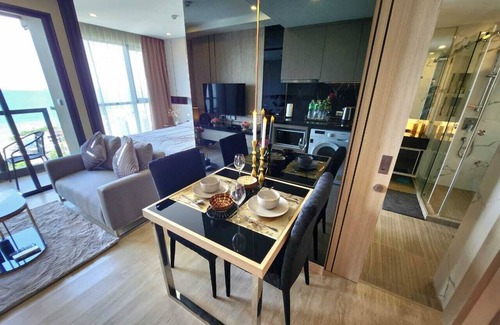 Jomtien Apartamento | Luxury suite with sea view - 200 meters from the beach!