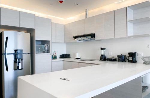 Simon Bolivar Apartamento | Luxury Suites frente mall del sol a pocos minutos del aeropuerto y terminal terrestre