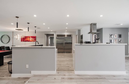 Lake Balboa Villa | Luxury Summer Getaway in Encino