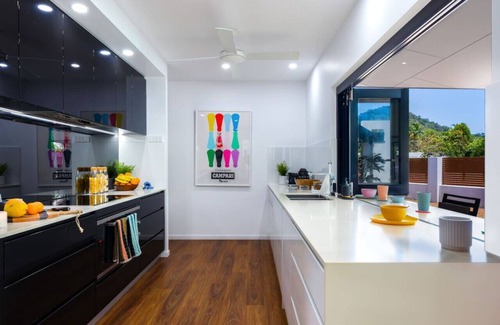 Trinity Park Casa | Luxury Sunny Oasis: Pool, SUV Hire, Near Marina
