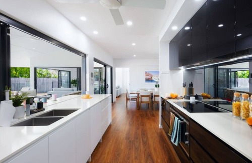 Trinity Park Casa | Luxury Sunny Oasis: Pool, SUV Hire, Near Marina