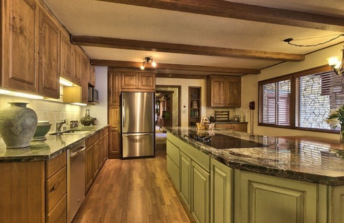 South Lake Tahoe Casa | Luxury Swimming Pool Estate on Golf Course