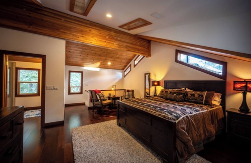 Twin Peaks Casa | Luxury Tahoe 5BR with Hot Tub. Near Sunnyside!