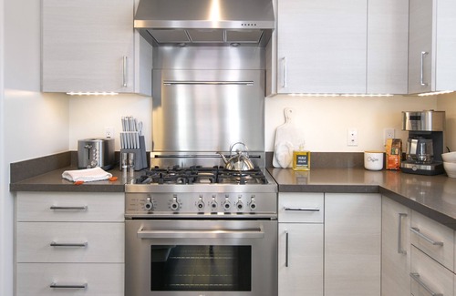 Oak Park Condominio | Luxury Top Floor Condo in Heart of Downtown Santa Barbara
