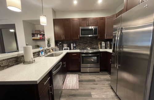 Valencia Condominio | Luxury Top Floor Condo 5 min from Magic Mountain in a resort style gated complex