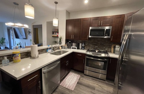 Valencia Condominio | Luxury Top Floor Condo 5 min from Magic Mountain in a resort style gated complex
