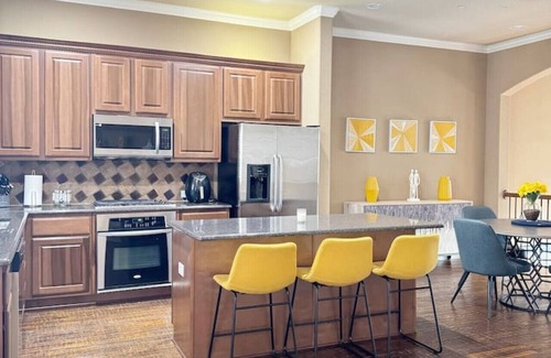 Legacy Park Apartamento | Luxury Town House at Legacy Shops