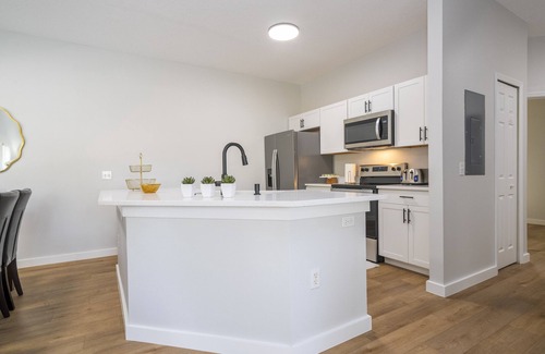 Kissimmee Casa | Luxury Townhome 4 bed + 3 bath + Private Pool in front of the Clubhouse Resort!
