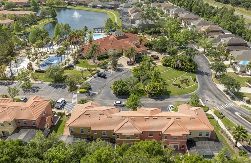Kissimmee Casa | Luxury Townhome 4 bed + 3 bath + Private Pool in front of the Clubhouse Resort!