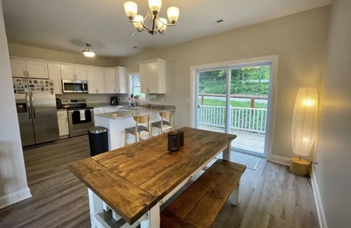 Morgantown Casa | Luxury Townhome 5min from Stadium and hospitals, 7min to downtown!