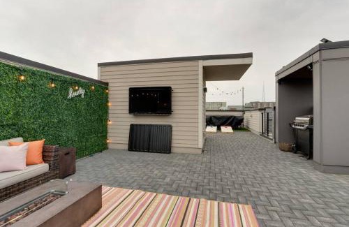 Edgehill Casa | Luxury Townhome! Rooftop-Game Room! Near Broadway!