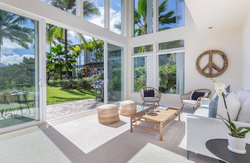 Kaiulani Condominio | Luxury Townhome w/ Resort Pool/Spa, AC & Mountain Views: Kai Naia Hale