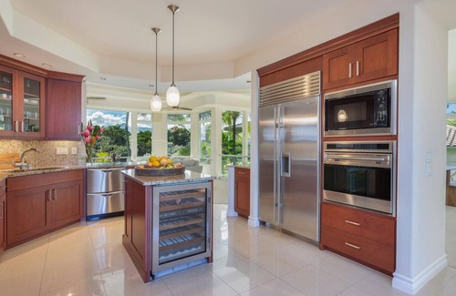 Kaiulani Condominio | Luxury Townhome w/ Resort Pool/Spa, AC & Mountain Views: Kai Naia Hale