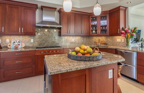 Kaiulani Condominio | Luxury Townhome w/ Resort Pool/Spa, AC & Mountain Views: Kai Naia Hale