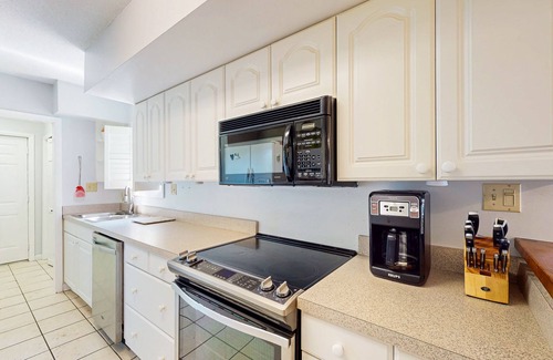 Ocean Pines Casa | Luxury townhome w/river views, outdoor seating, fire pit, grill & shared pool