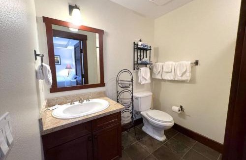 Mammoth Lakes Casa | Luxury Townhome w/Views, Private Jacuzzi & Garage