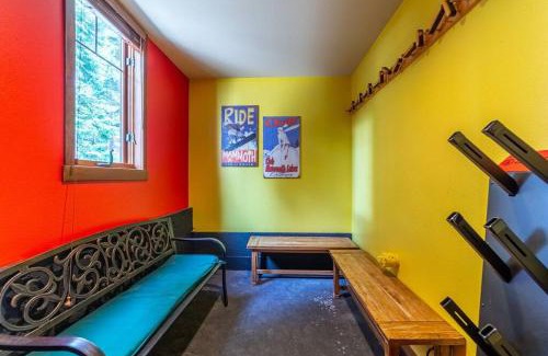 Mammoth Lakes Casa | Luxury Townhome, Walk to the Village, Wifi, Private Spa & Garage