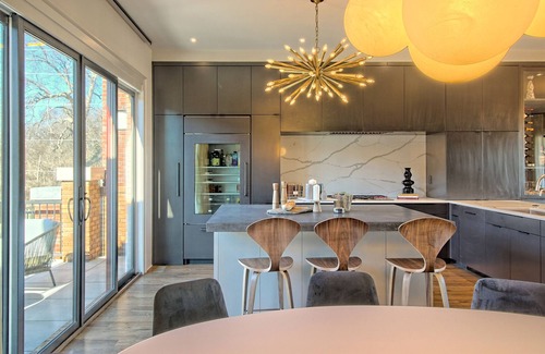 Greenville Casa | Luxury Townhome Walking Distance to Downtown
