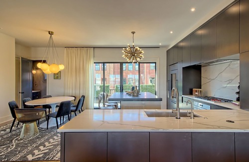 Greenville Casa | Luxury Townhome Walking Distance to Downtown