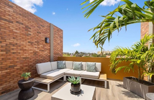 Bakval Casa | Luxury Townhouse 5-Min Walk to Ritz & Palm Beach at Porta Al Sole 17 by Bocobay