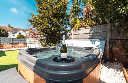 Weymouth Villa | Luxury Townhouse - 6 bed - Hot tub - Games room