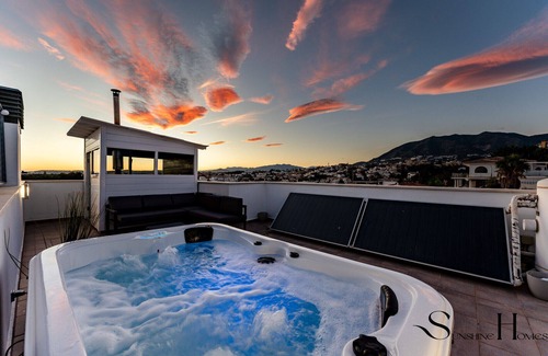 Torreblanca Chalet De Esquí | Luxury townhouse with rooftop Sauna & Jacuzzi